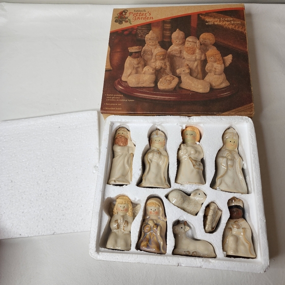 Nativity Scene with Wood Base Glazed Ceramic 10-Pc Set Christmas Kirkland's NEW - Picture 11 of 11